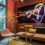 Idol Hotel