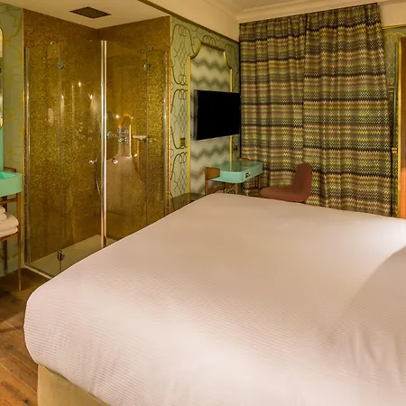 Hotel Idol 4*